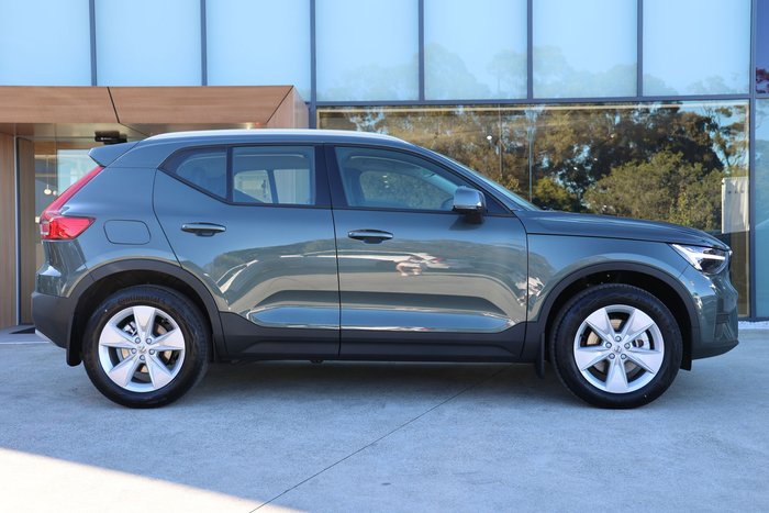 2026 Volvo XC40 Plus B4