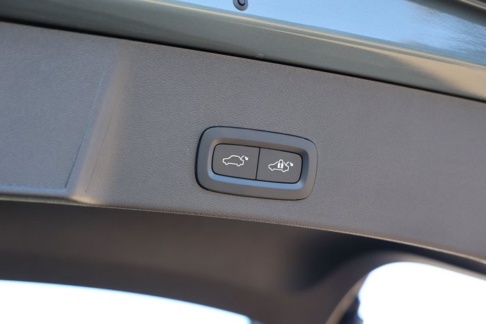 2026 Volvo XC40 Plus B4