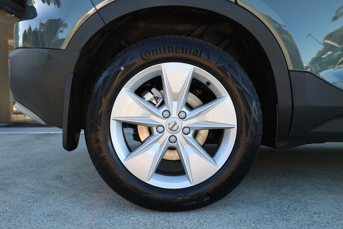 2026 Volvo XC40 Plus B4