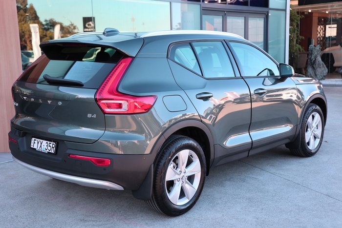 2026 Volvo XC40 Plus B4