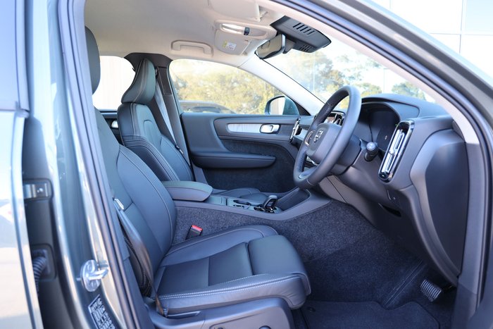 2026 Volvo XC40 Plus B4