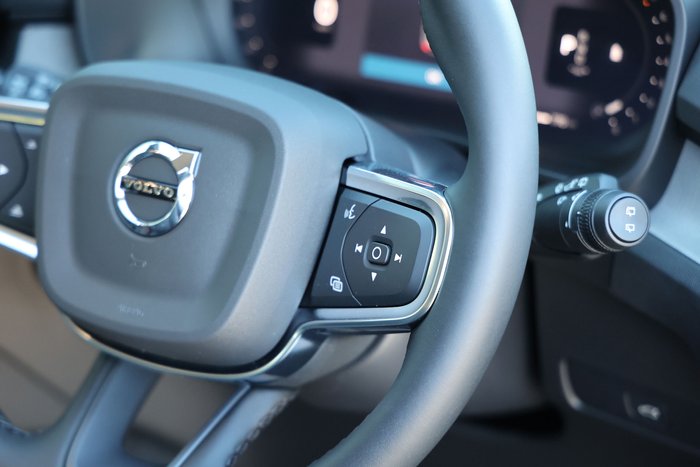 2026 Volvo XC40 Plus B4