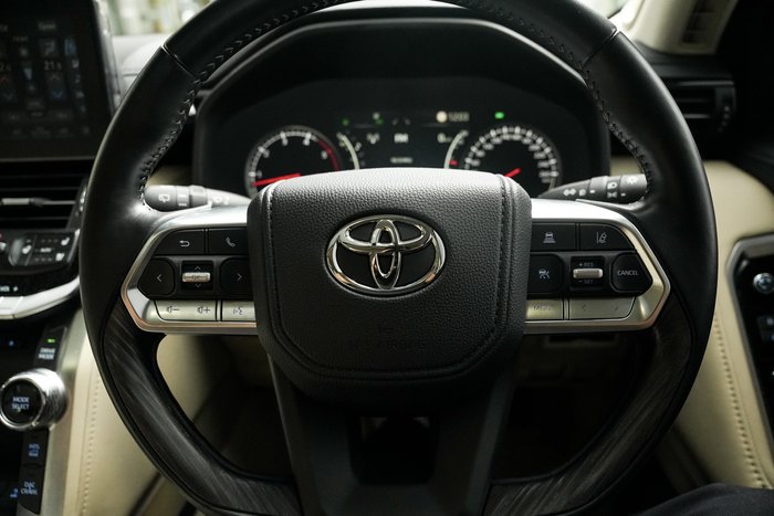 2024 Toyota Landcruiser Sahara ZX