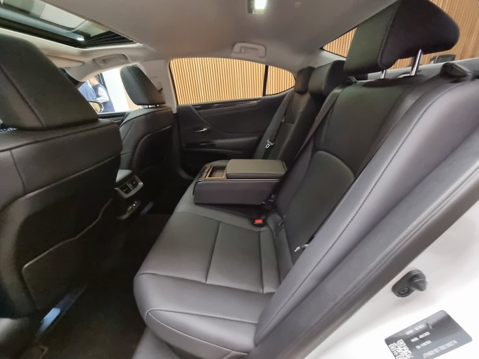 2024 Lexus ES300h Luxury 2.5L Hybrid Auto CVT Sedan