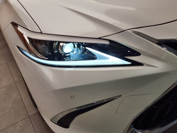 2024 Lexus ES300h Luxury 2.5L Hybrid Auto CVT Sedan