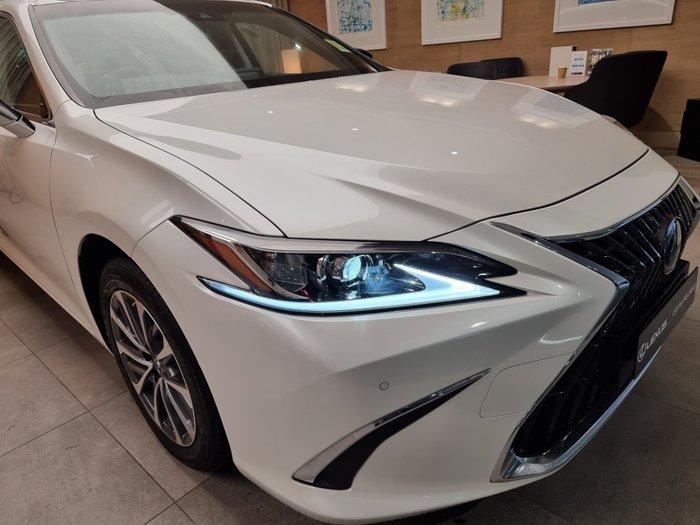 2024 Lexus ES300h Luxury 2.5L Hybrid Auto CVT Sedan