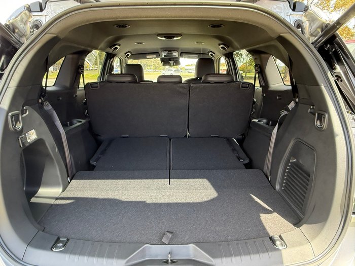 2025 Isuzu MU-X X-TERRAIN