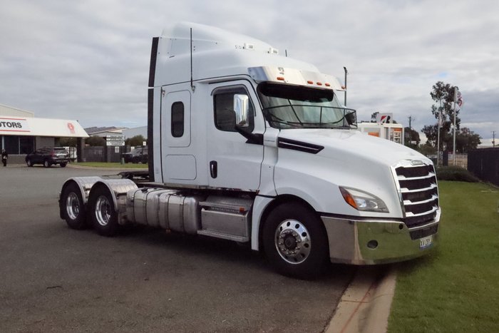 2022 FREIGHTLIN CASCADIA Aut CASCAD WHITE
