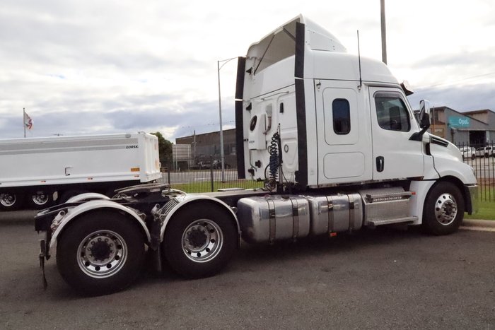 2022 FREIGHTLIN CASCADIA Aut CASCAD WHITE