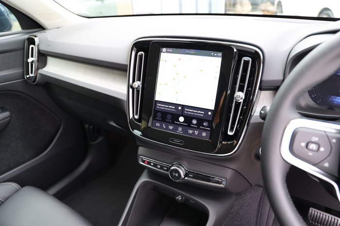 2026 Volvo XC40 Plus B4