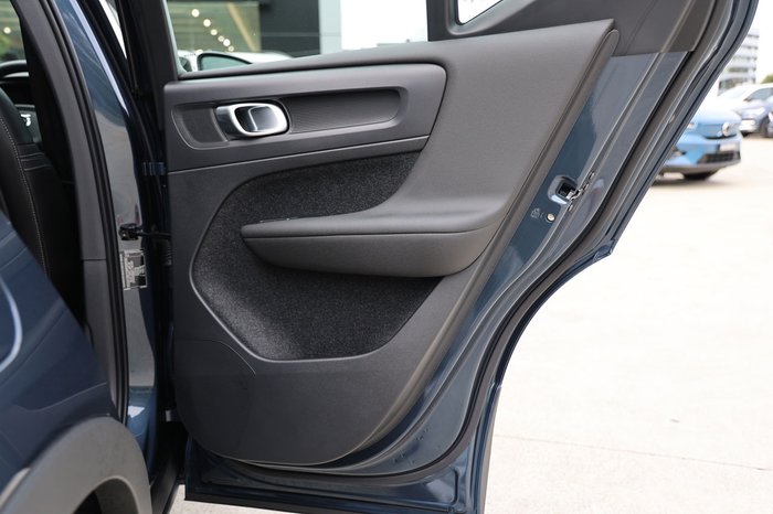 2026 Volvo XC40 Plus B4