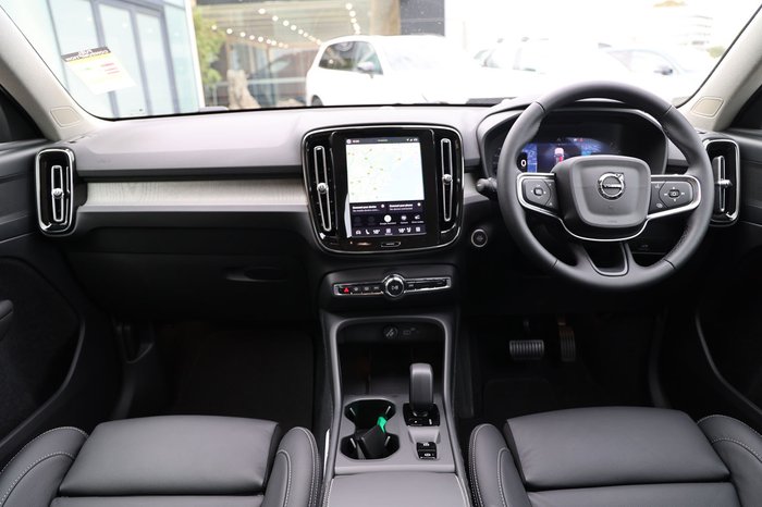 2026 Volvo XC40 Plus B4