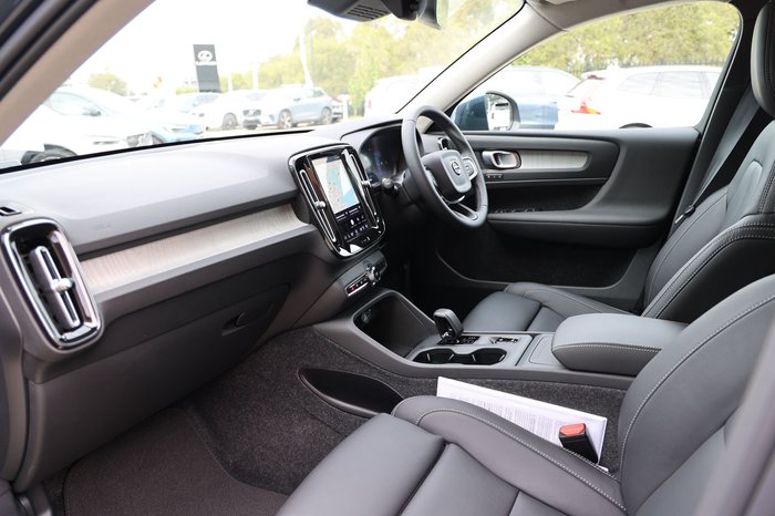 2026 Volvo XC40 Plus B4