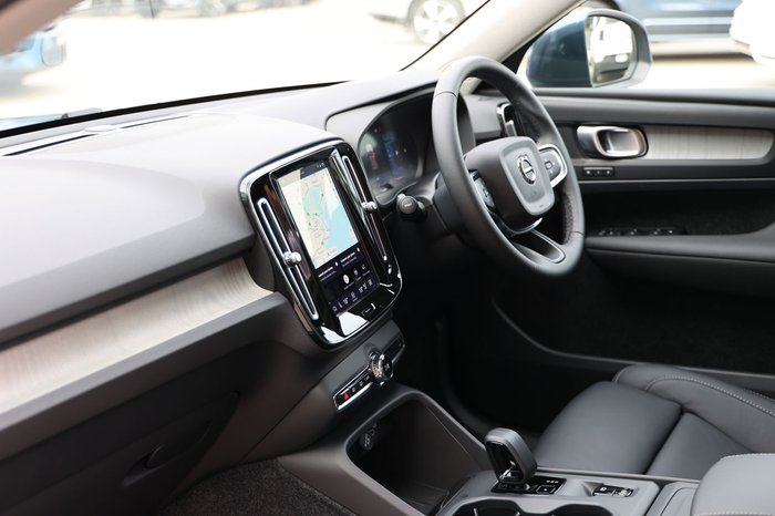 2026 Volvo XC40 Plus B4