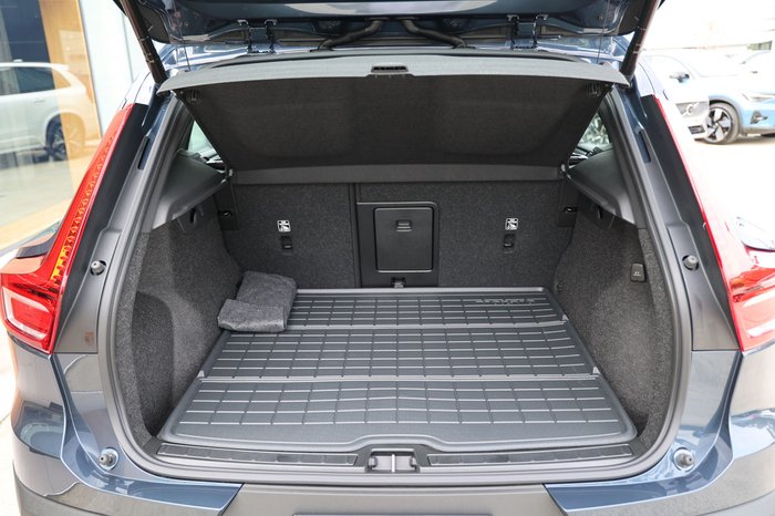 2026 Volvo XC40 Plus B4