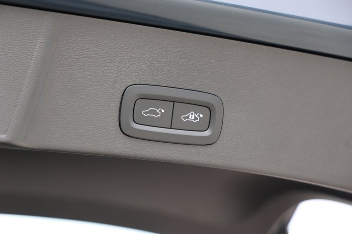 2026 Volvo XC40 Plus B4