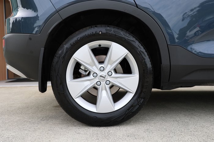 2026 Volvo XC40 Plus B4