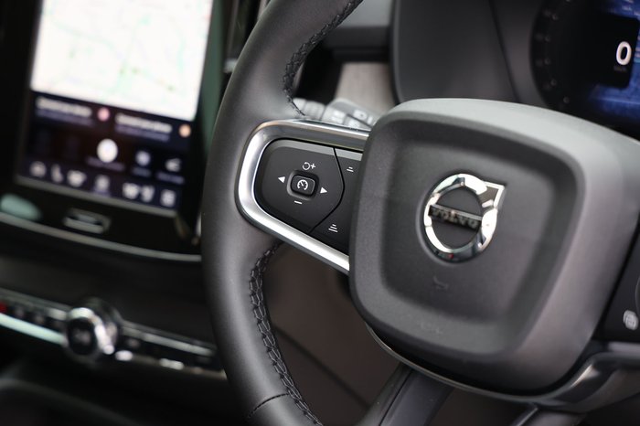 2026 Volvo XC40 Plus B4
