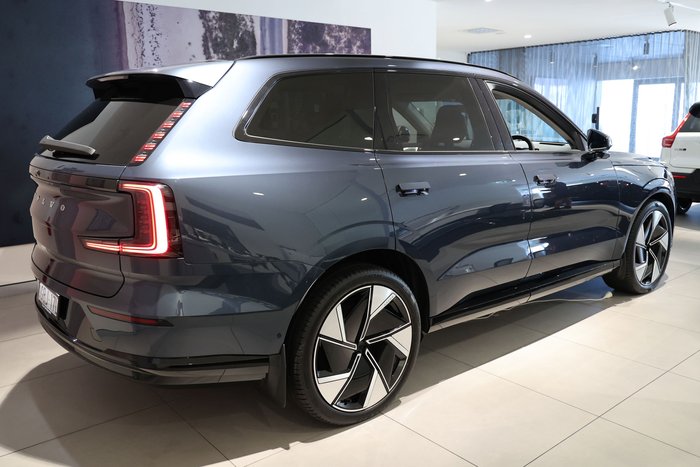 2026 Volvo EX90 Ultra Twin Motor Performance