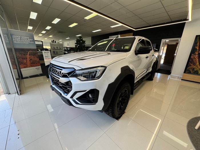 2025 ISUZU D-MAX BLADE