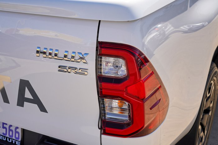2021 Toyota Hilux SR5