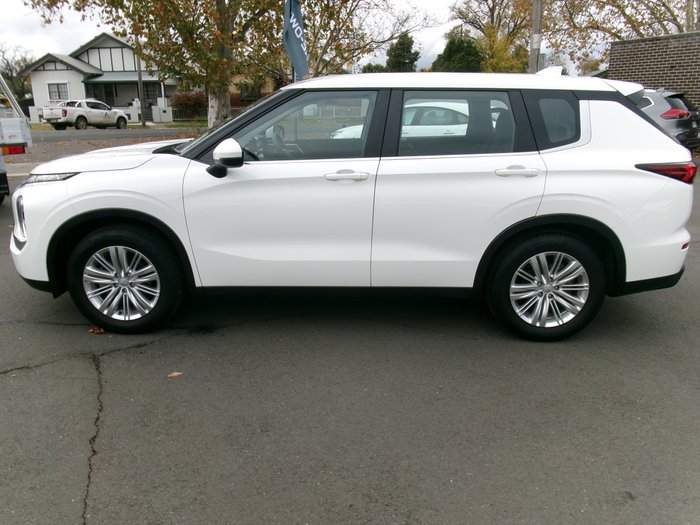 2021 MITSUBISHI OUTLANDER ES 5 SEAT (AWD)