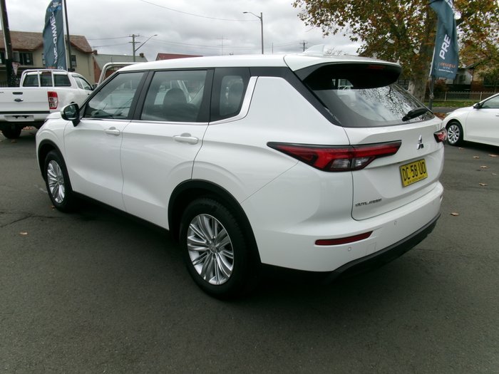 2021 MITSUBISHI OUTLANDER ES 5 SEAT (AWD)