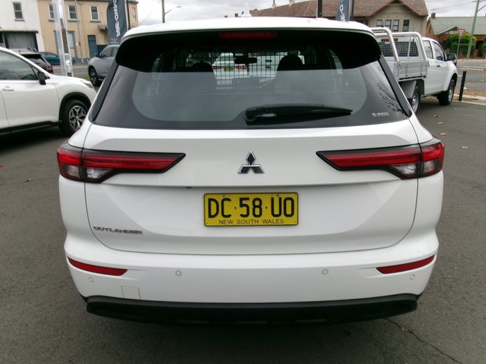 2021 MITSUBISHI OUTLANDER ES 5 SEAT (AWD)