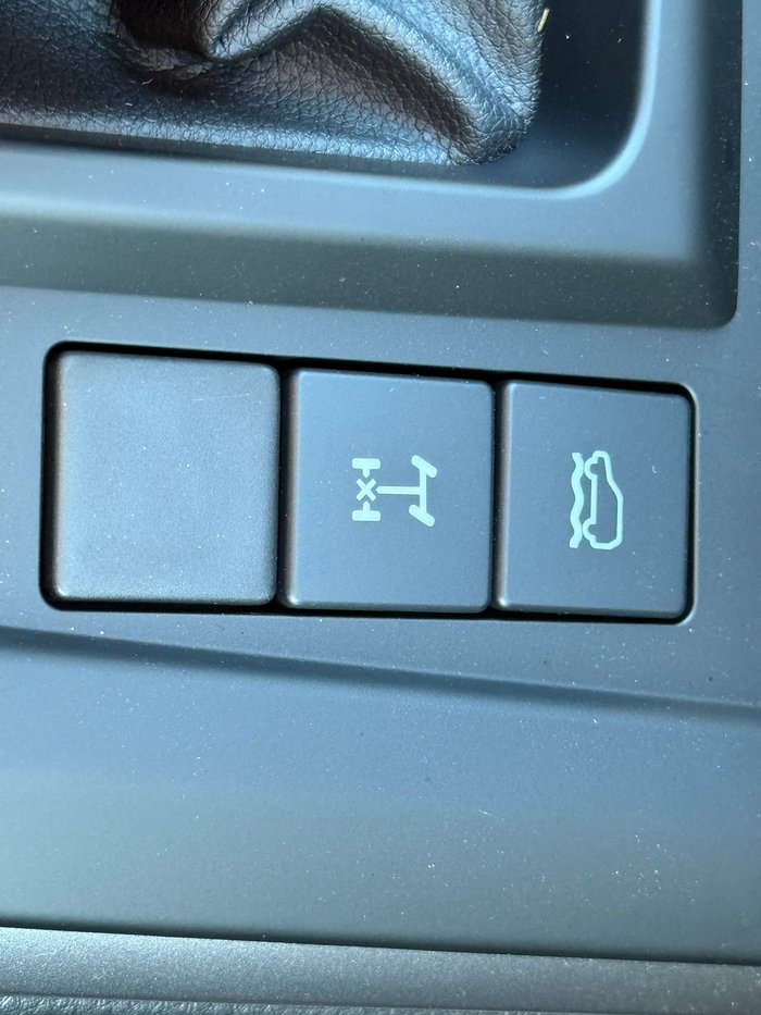 2025 Isuzu D-MAX LS-M