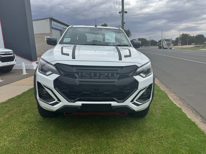 2025 ISUZU D-MAX BLADE