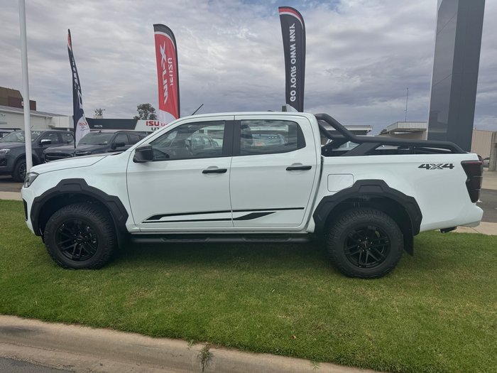 2025 ISUZU D-MAX BLADE