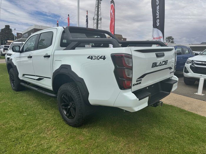 2025 ISUZU D-MAX BLADE