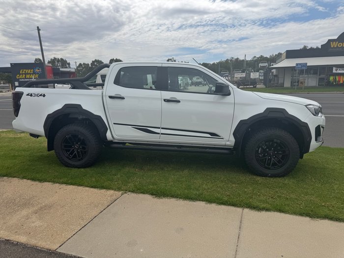 2025 ISUZU D-MAX BLADE