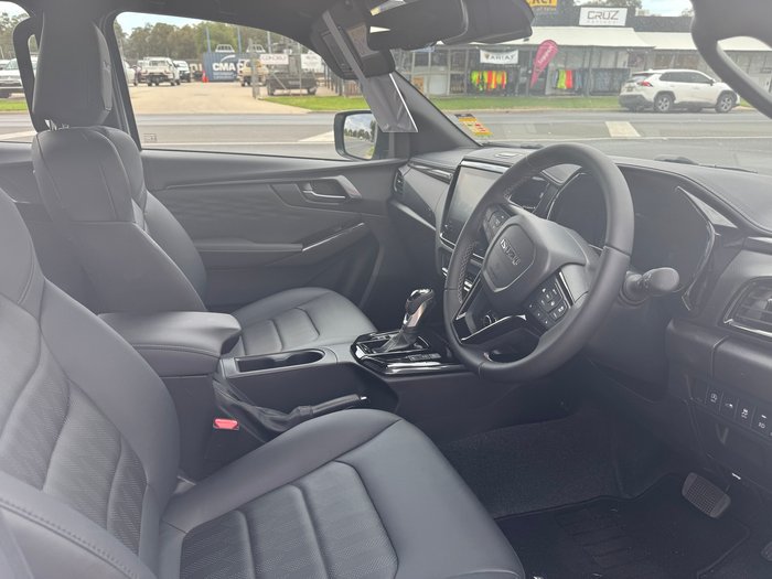 2025 ISUZU D-MAX BLADE