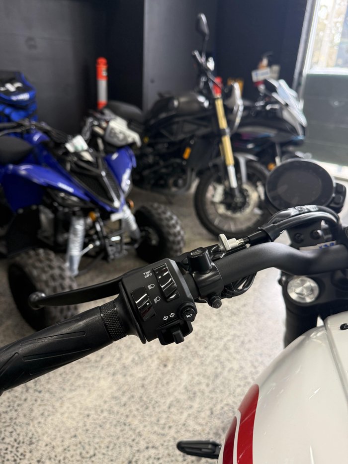 2025 YAMAHA XSR700