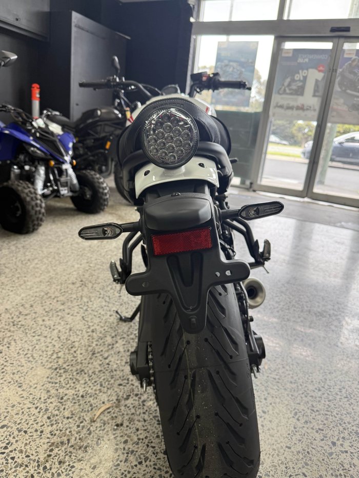 2025 YAMAHA XSR700