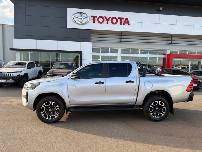 2025 Toyota Hilux SR5 Silver