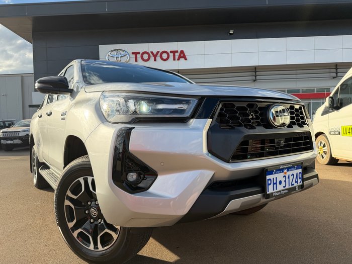 2025 Toyota Hilux SR5 Silver