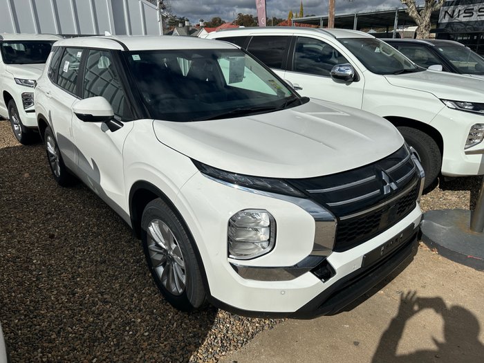 2025 MITSUBISHI OUTLANDER ES