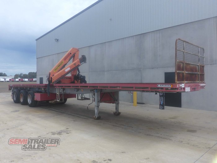 2006 Krueger 44FT Flat Top with Mid Mount Palfinger Crane