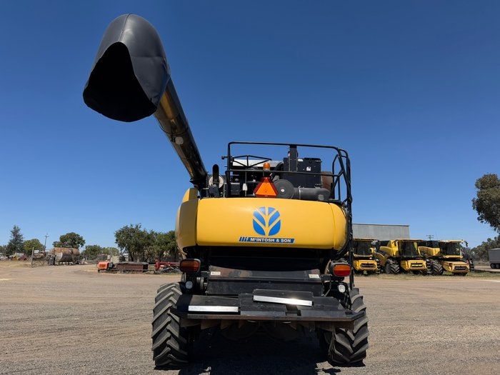2011 NEW HOLLAND CR9080 COMBINE