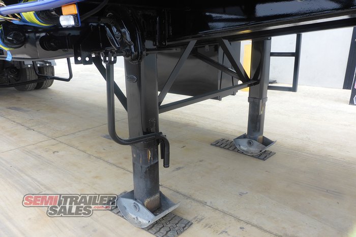 2005 Maxitrans 22 Pallet Flat Top