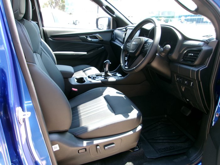 2025 Isuzu MU-X MY25.5 Isuzu MU-X 4X4 LST 2.2 L Automatic (UJOR513D) inc Towbar, Floor mats, Slimline Weathershields, Healight Protectors, Wireless Phone charger, Tint