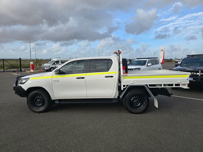 2022 Toyota Hilux SR Glacier White