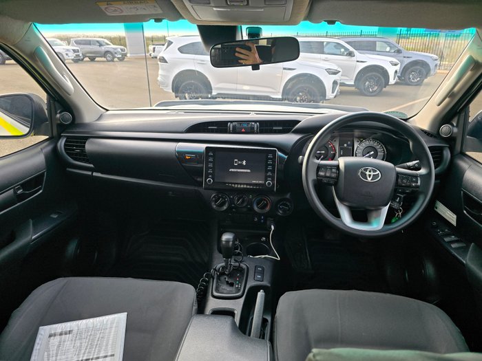 2022 Toyota Hilux SR Glacier White