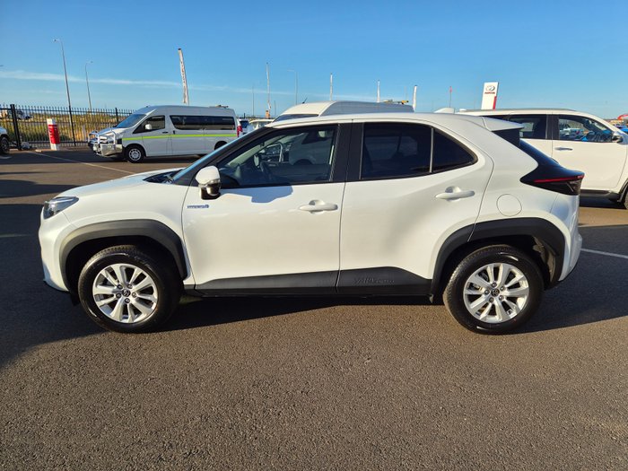2022 Toyota Yaris Cross Hybrid GX White