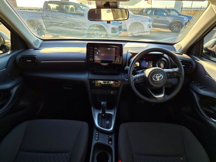 2022 Toyota Yaris Cross Hybrid GX White