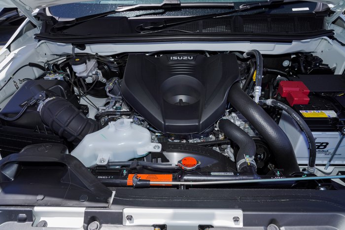 2025 Isuzu MU-X X-TERRAIN