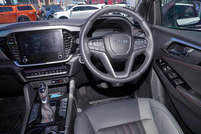 2025 Isuzu MU-X X-TERRAIN