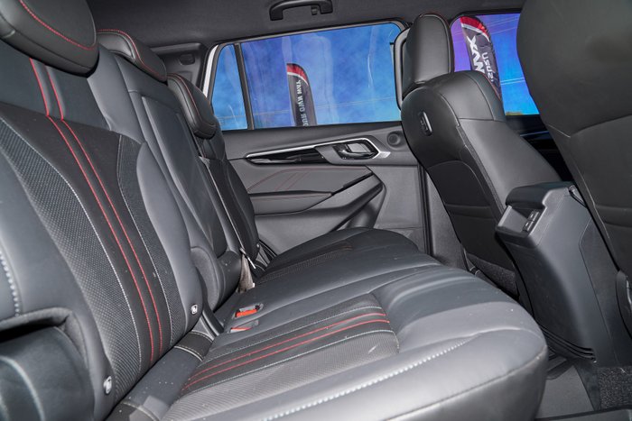 2025 Isuzu MU-X X-TERRAIN